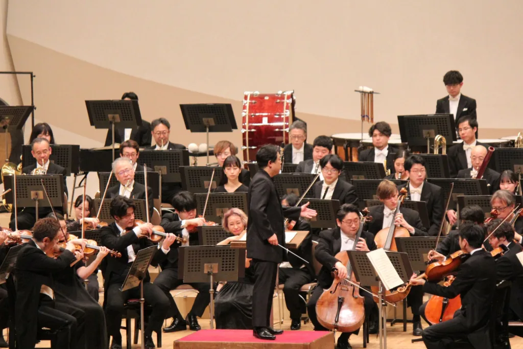 和田の起伏に富んだ音楽作りに新日本フィルは熱演で応えた　写真提供＝なかのZEROホール