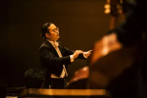 念願のフル・サイズ編成のJNOを弾き振りした反田恭平　写真提供＝ジャパン・ナショナル・オーケストラ