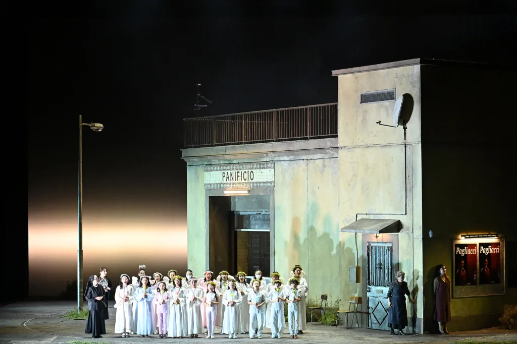 ダミアーノ・ミキエレット演出 マスカーニ：オペラ「カヴァレリア・ルスティカーナ」　写真提供：公益財団法人東京二期会　撮影：寺司正彦