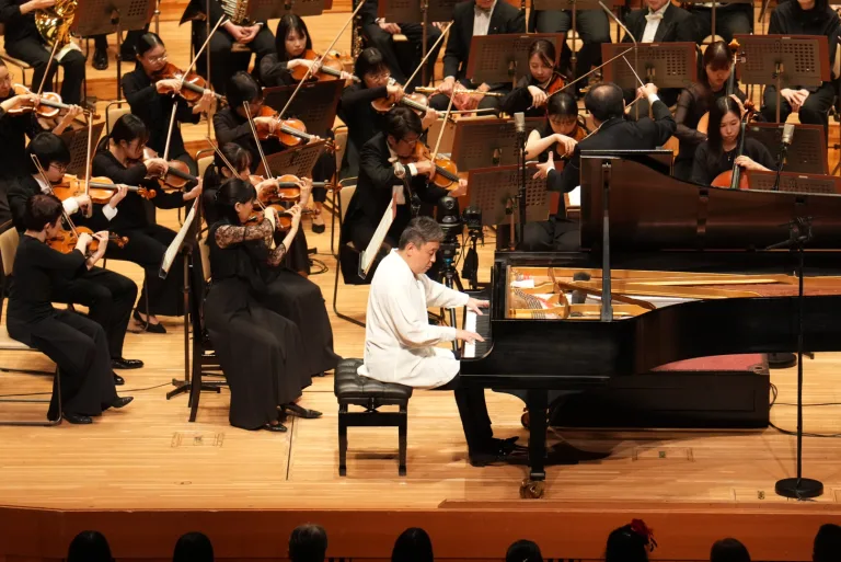 横山幸雄がデビュー35周年を記念して、ショパンとラフマニノフのピアノ協奏曲4曲を披露する演奏会を開催した　©Junichiro Matsuo