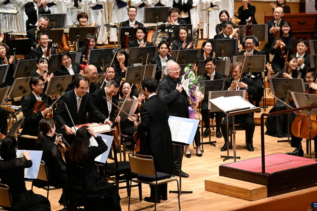 エリアフ・インバルが90歳の誕生日に都響の指揮台に立った　提供：東京都交響楽団 ／（c）藤本史昭