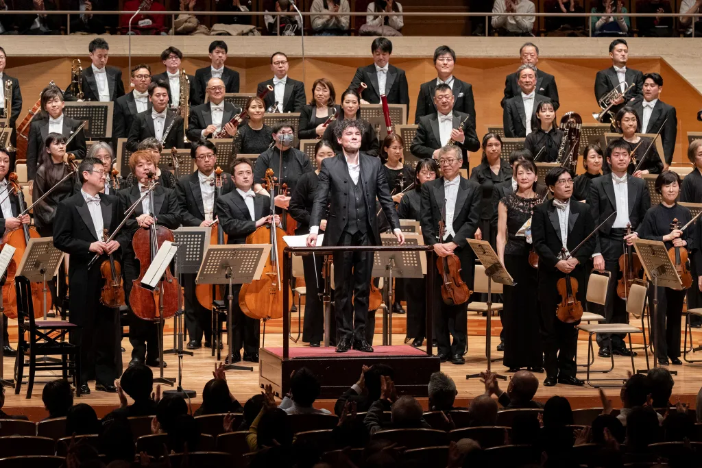 エリアス・グランディが指揮台に立った札幌交響楽団 東京公演2026 ©堀田力丸