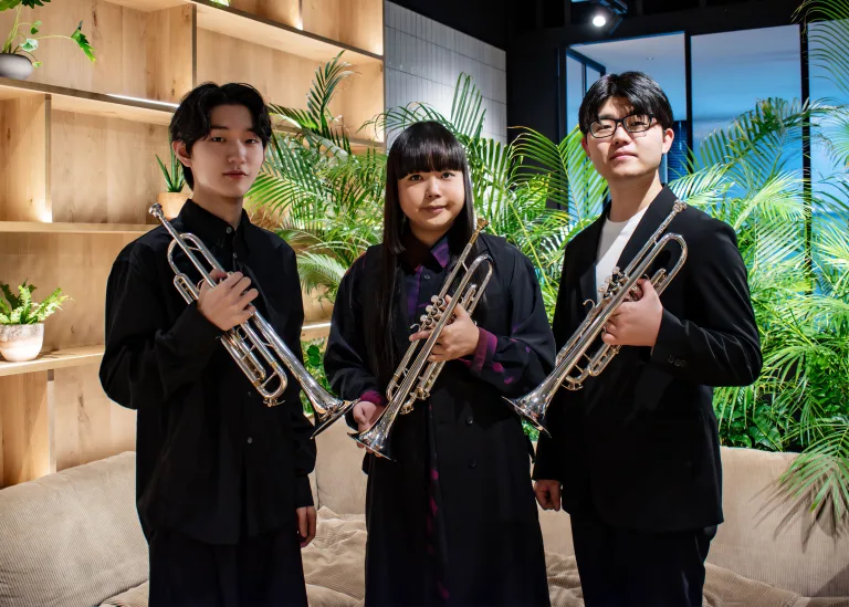 （左から）児玉隼人、松井秀太郎、西村大地