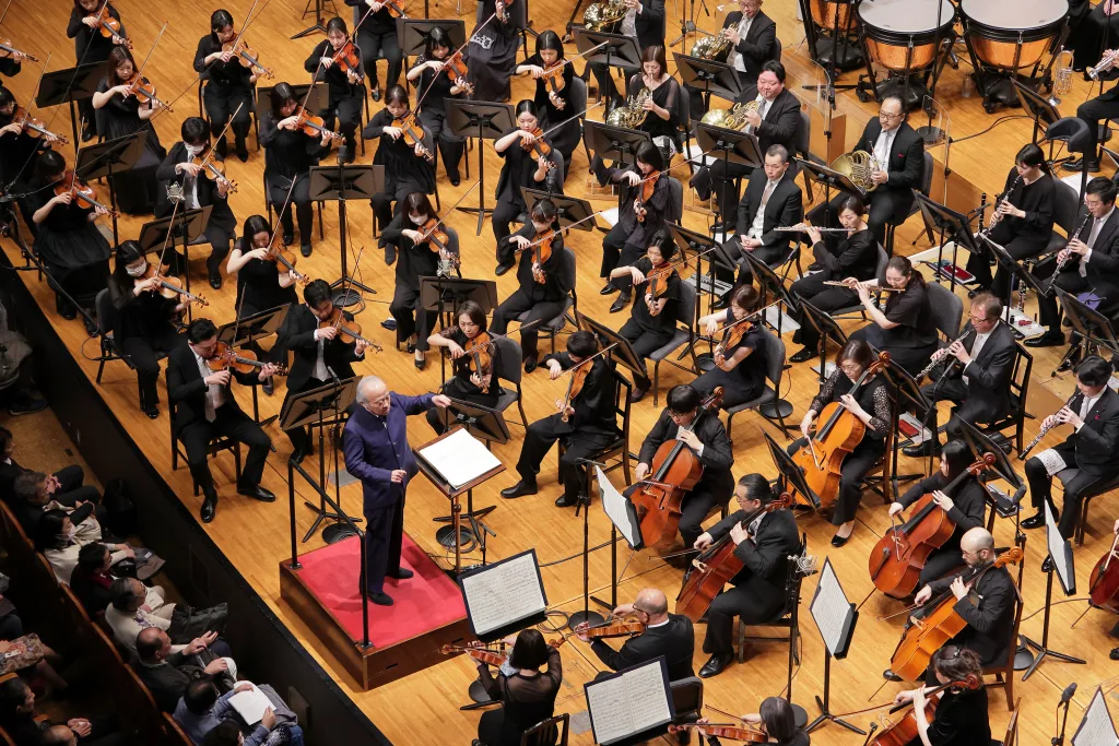 全体的に速めのテンポで、過剰な表現のない引き締まった演奏（C）飯島隆