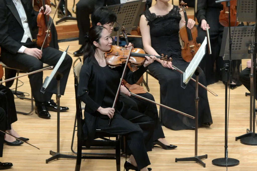 コンサートマスターの小川響子が「英雄の伴侶」と化したような迫真の名演を聴かせた（c）中川幸作