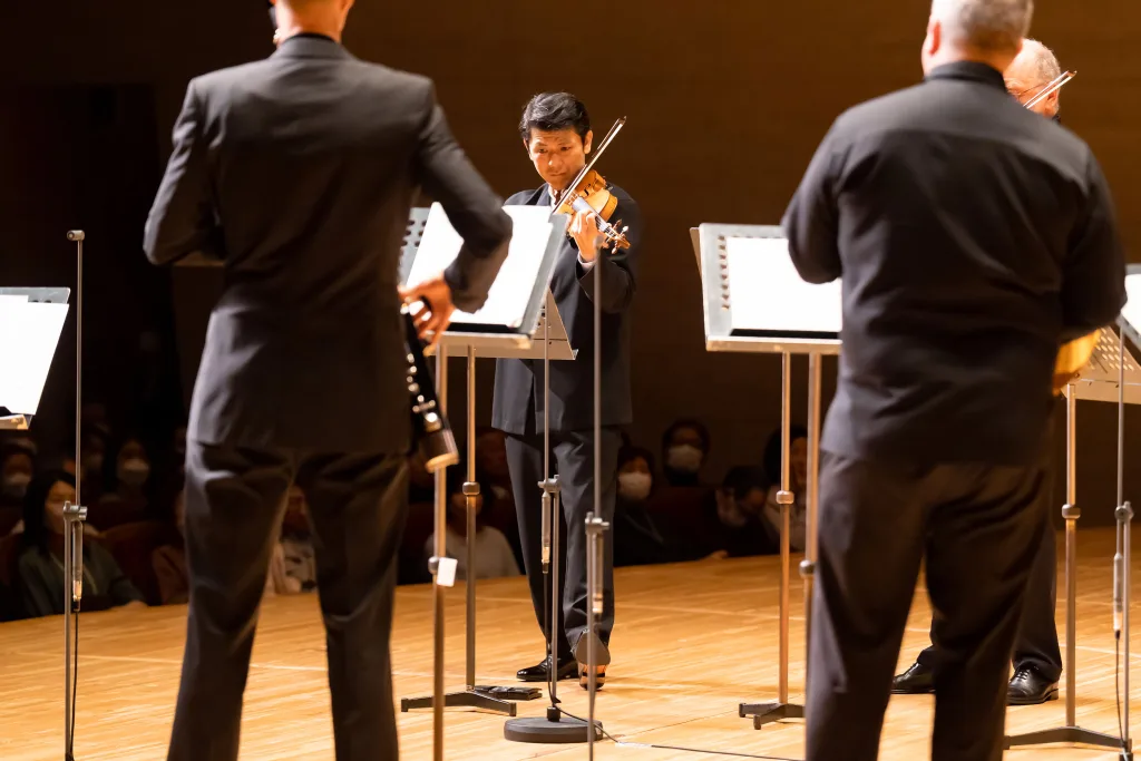 フーゴ・カウンの八重奏曲ヘ長調は、樫本がツアー用に見つけたお気に入りの曲　©︎池上直哉