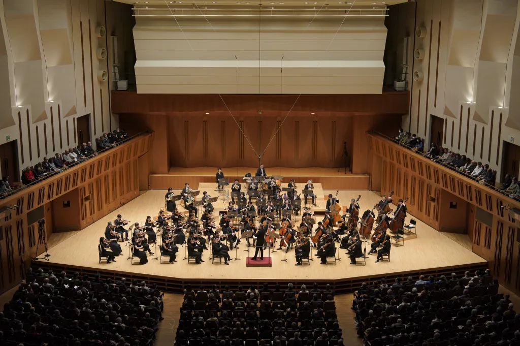 シューマンの交響曲第1番。レイランドのタクトによって、緻密な構造と歌心が明晰に描かれた　提供：東京都交響楽団／（c）堀田力丸