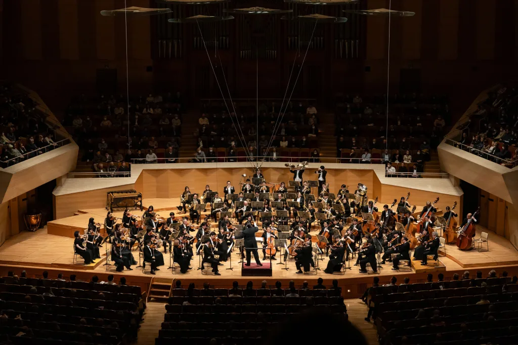 ブルックナーの交響曲第7番（ノヴァーク版）で、オーケストラは強い集中力をみせた　©読売日本交響楽団　撮影＝藤本崇