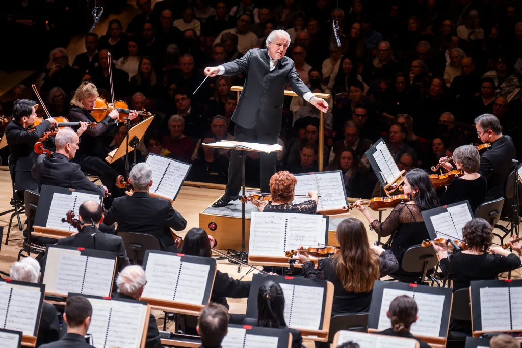 ホーネックとオーケストラ各々の持ち味がオペラティックな感興を生み出した　(C)Chris Lee