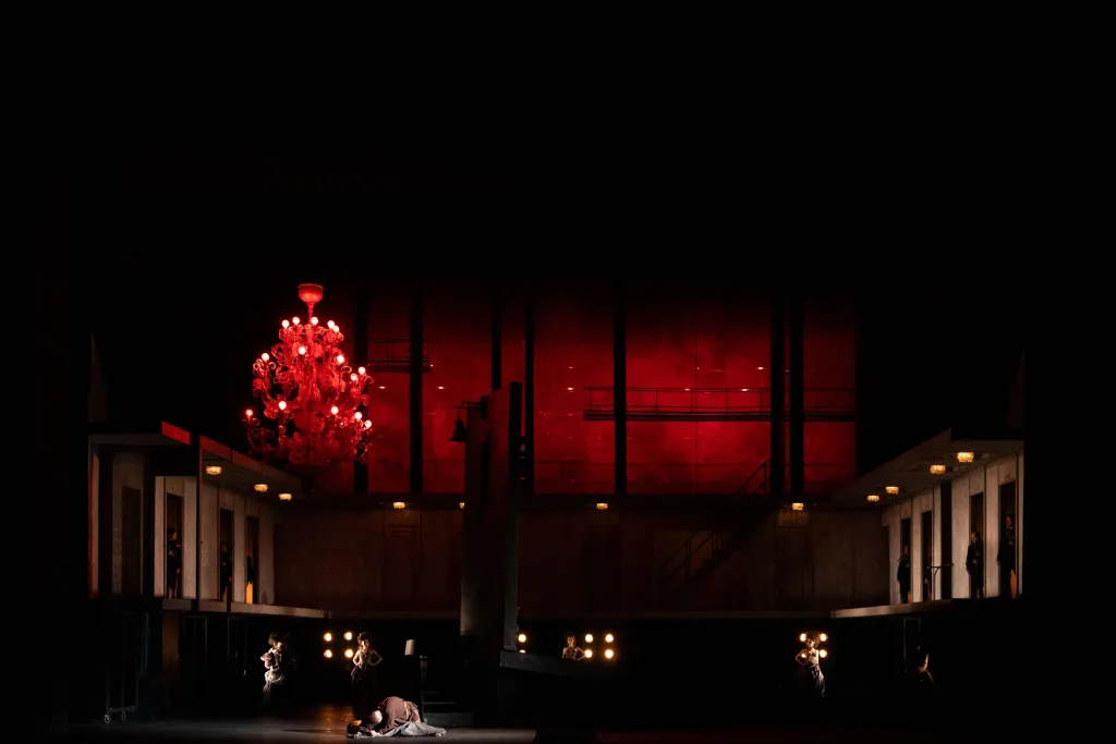 すべて楽譜通りに歌われ、人物の心が浮き上がる演奏だった　撮影：堀田力丸　提供：新国立劇場