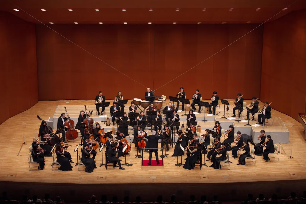 神戸市室内管弦楽団第171回定期演奏会。鈴木秀美ならではの発想で組まれたプログラムが披露された　提供：（公財）神戸市民文化振興財団／©米田フォト