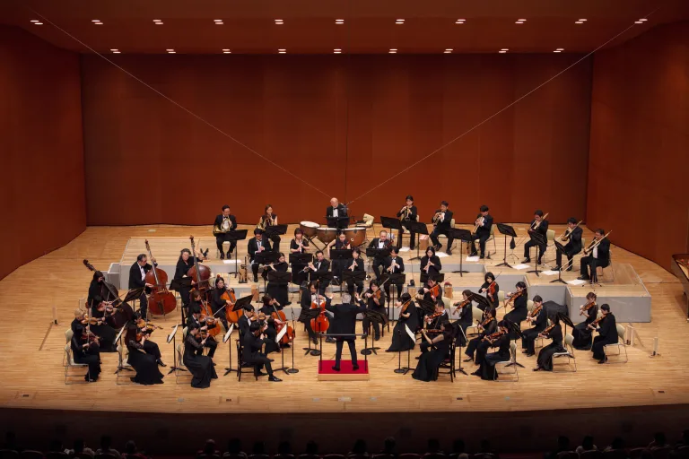 神戸市室内管弦楽団第171回定期演奏会。鈴木秀美ならではの発想で組まれたプログラムが披露された　提供：（公財）神戸市民文化振興財団／©米田フォト
