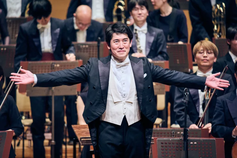 東京交響楽団・正指揮者としては最後の定期に臨んだ原田慶太楼　©平舘平/TSO