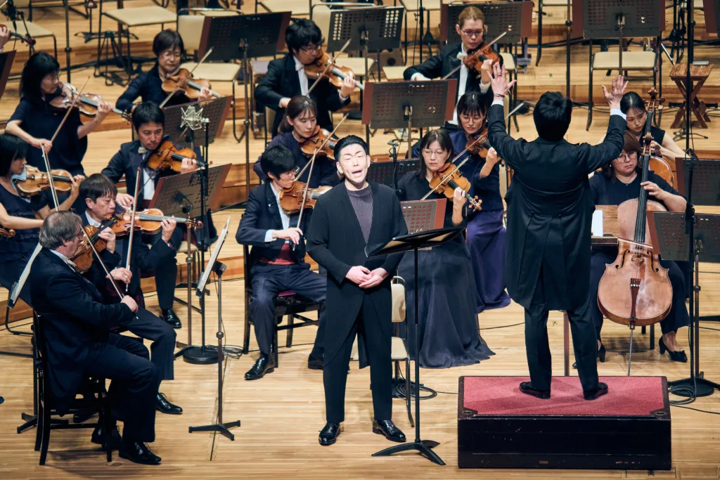 バーンスタイン「チチェスター詩篇」。カウンターテナーの彌勒忠史が伸びの良い声で歌いきった　©平舘平/TSO