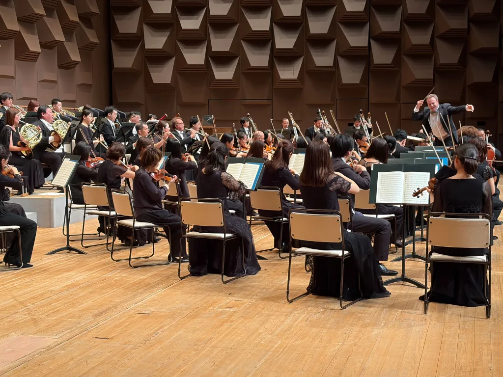 デイヴィッド・レイランドが2023年の初共演以来、大阪フィルに再登場した　提供：大阪フィルハーモニー交響楽団