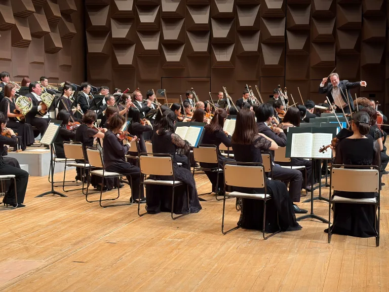 デイヴィッド・レイランドが2023年の初共演以来、大阪フィルに再登場した　提供：大阪フィルハーモニー交響楽団