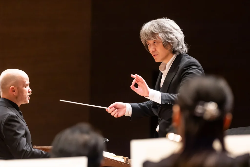 鈴木優人が指揮台に立ち、メンデルスゾーン版のJ.S.バッハ「マタイ受難曲」を披露した　©読売日本交響楽団 撮影＝藤本崇