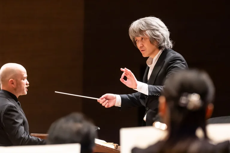 鈴木優人が指揮台に立ち、メンデルスゾーン版のJ.S.バッハ「マタイ受難曲」を披露した　©読売日本交響楽団 撮影＝藤本崇