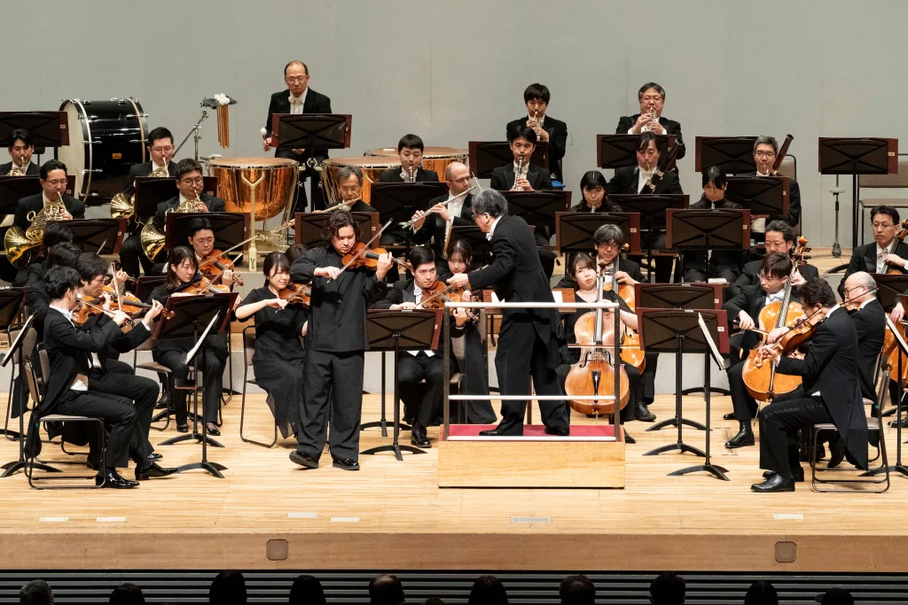 チャイコフスキーのヴァイオリン協奏曲ニ長調。三浦と読響がダイナミックな協奏を展開した　撮影：堀田力丸