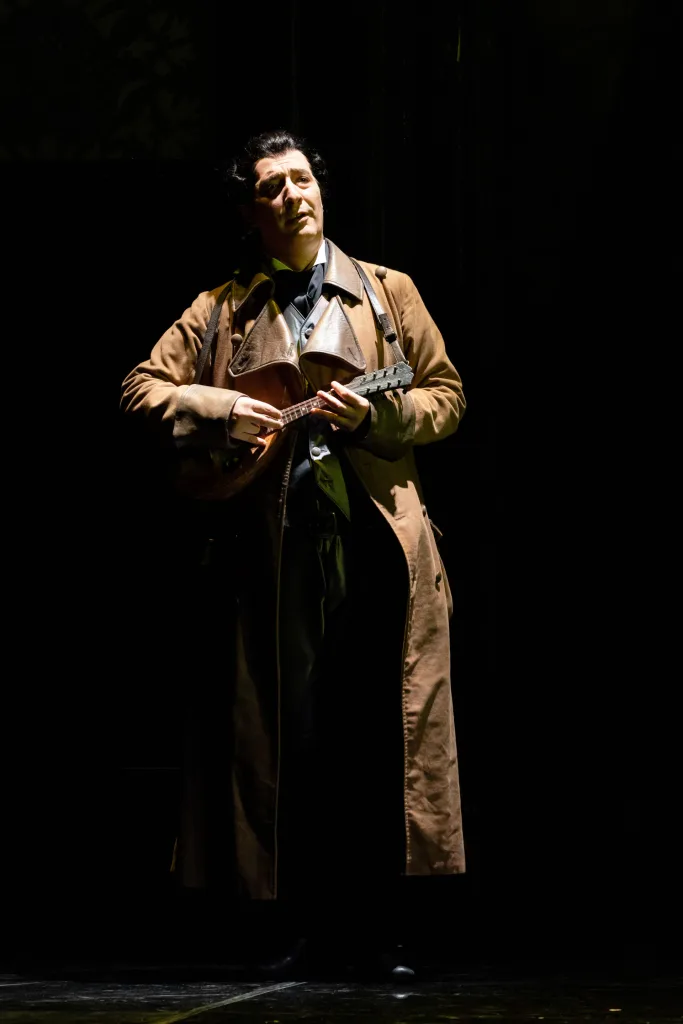 ドン・ジョヴァンニ役のヴィート・プリアンテ　撮影：堀田力丸　提供：新国立劇場