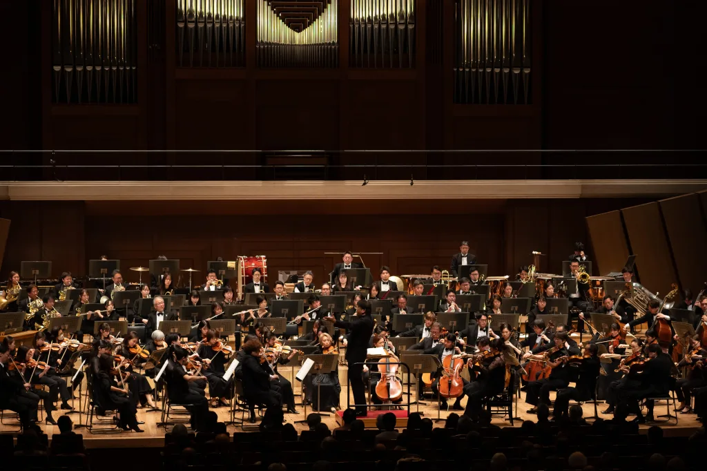 新日本フィルの新たな時代の到来を感じさせる、充実のマーラー演奏だった　※写真は3月21日（土）すみだトリフォニーホールで行われた同内容公演より（C）TERASHI Masahiko