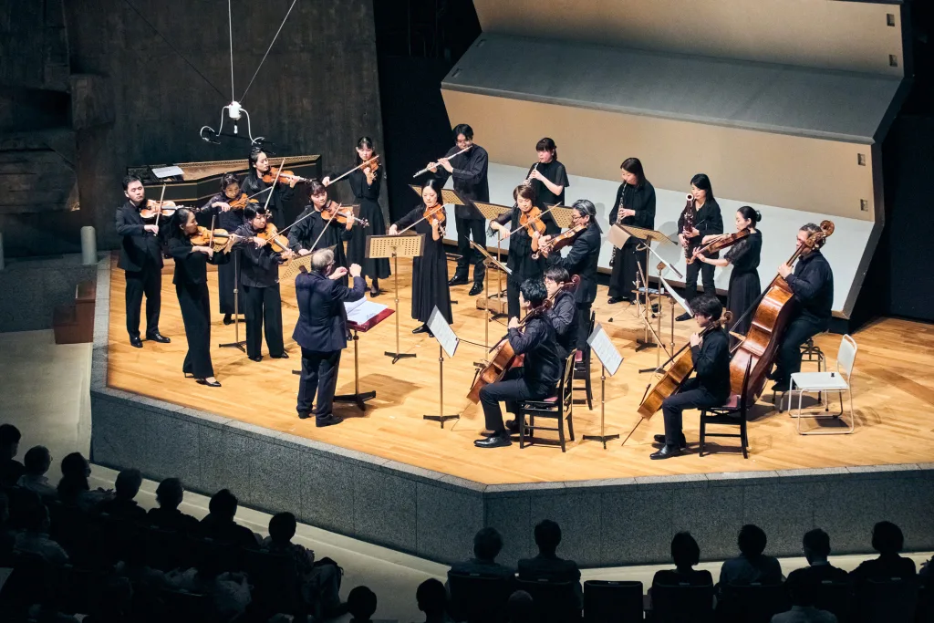 多彩な音色が混じり合い、作品に新たな側面を加える（C）平舘平