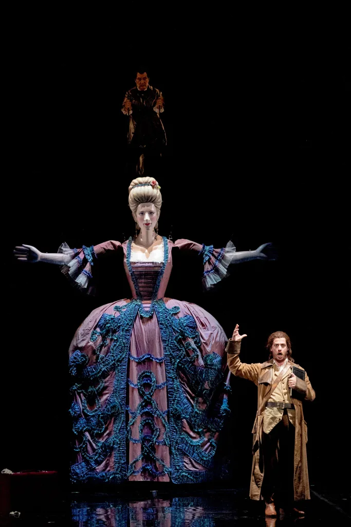 レポレッロ役のフランチェスコ・レオーネ。軽妙な味わいで、ジョヴァンニとよい対称をなす　撮影：堀田力丸　提供：新国立劇場