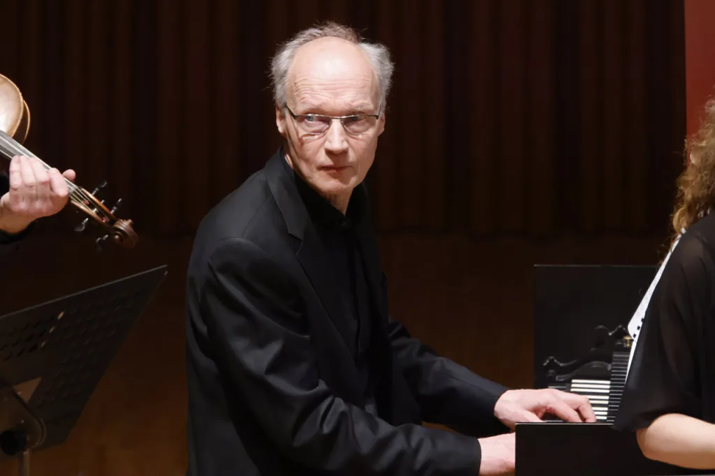 ブランデンブルク協奏曲第4番のチェンバロ協奏曲版で、ラファエル・アルパーマンが流麗なソロを披露した（ｃ）大窪道治　写真提供：TOPPANホール