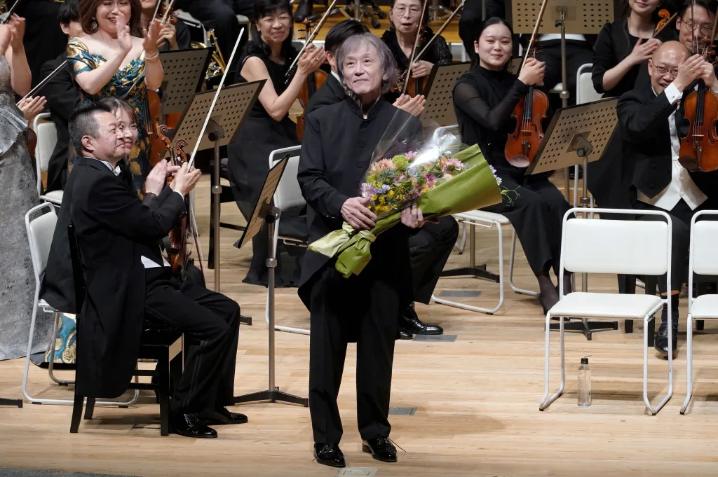 大野の誕生日でもあったこの日、カーテンコールにて出演者全員と来場者から「ハッピーバースデー」の歌が贈られた　提供：東京都交響楽団／（c）堀田力丸