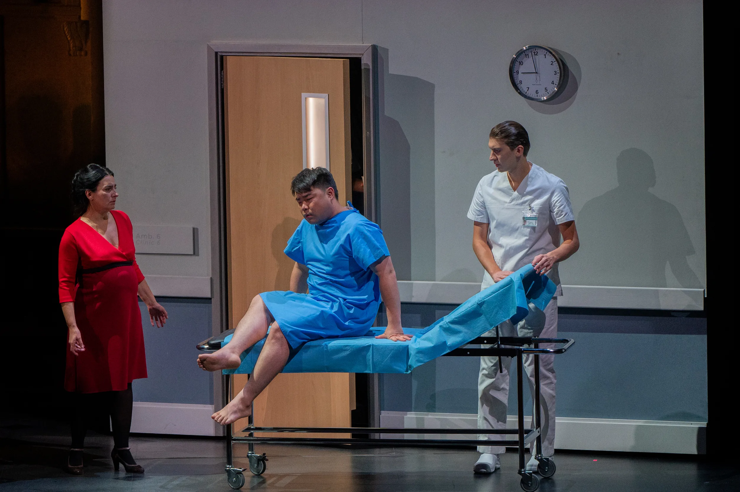 左からカテリーナ（レミージョ）とルジニャーノ（ジョー） (C)Studio U.V. - Courtesy Donizetti Opera - Fondazione Teatro Donizetti