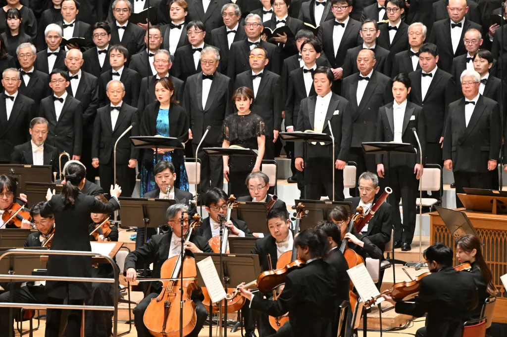 ソリストたち（左からソプラノ松井亜希、メゾ・ソプラノ小泉詠子、テノール清水徹太郎、バリトン加耒徹）が魅力的な歌声を聴かせた　提供：いわきアリオス　撮影：布施雅彦