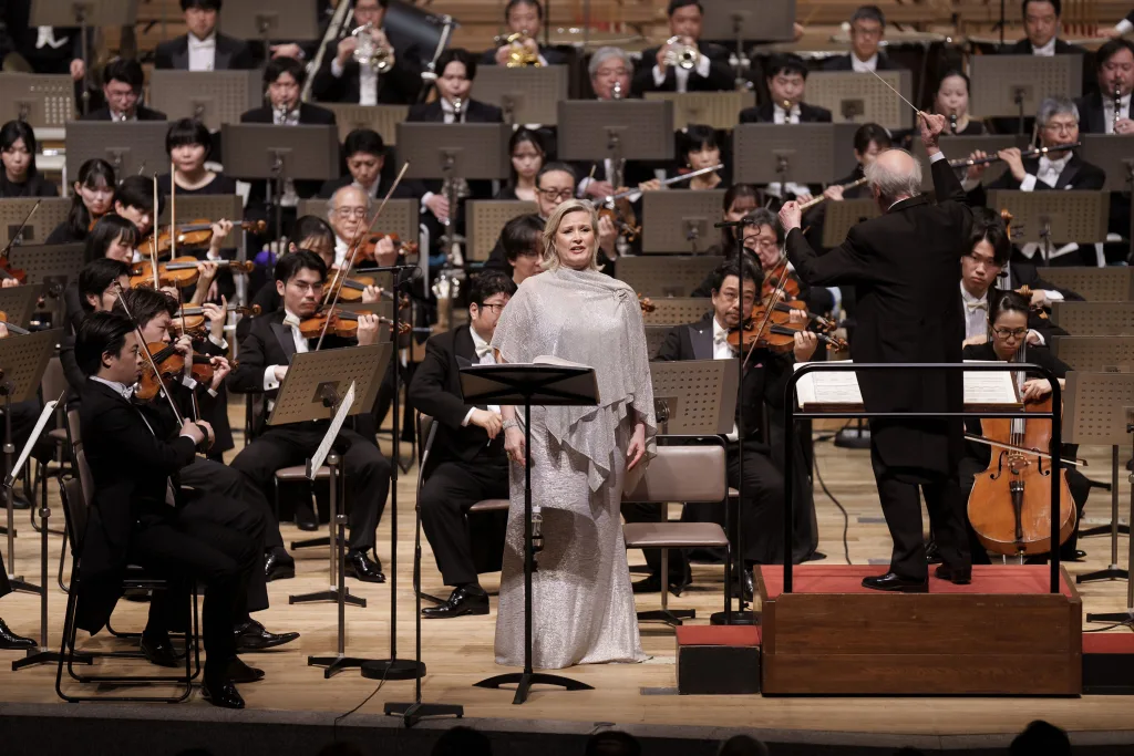 管弦楽と堂々と渡り合ったトーヴェ役のカミラ・ニールンド（ソプラノ）（C）飯田耕治／東京・春・音楽祭2026