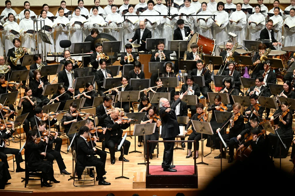 御年90歳、卒寿を迎えたその日に親密な都響の指揮台に立ったインバル　提供：東京都交響楽団 / (C)藤本史昭