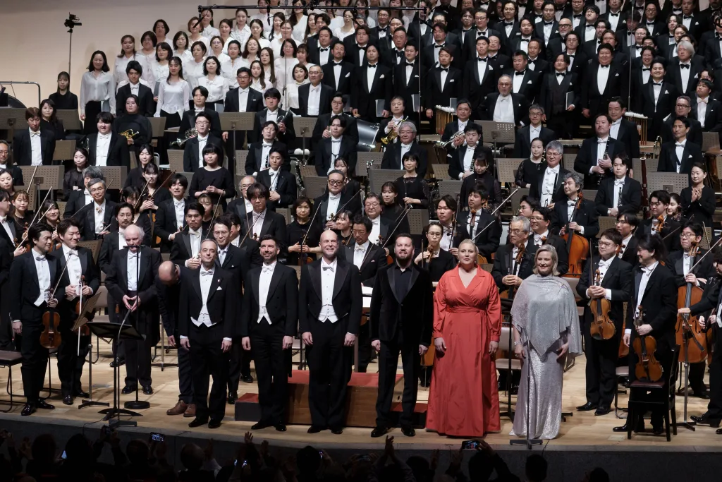 声楽チームが確かな力量を示し、東京オペラシンガーズもドラマの肉付けに貢献した　(C)飯田耕治／東京・春・音楽祭2026