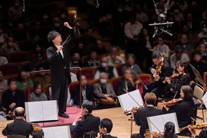 首席指揮者カーチュン・ウォンの指揮で、ベートーヴェン(マーラー修正版)の交響曲第9番「合唱」が披露された Ⓒ飯田耕治