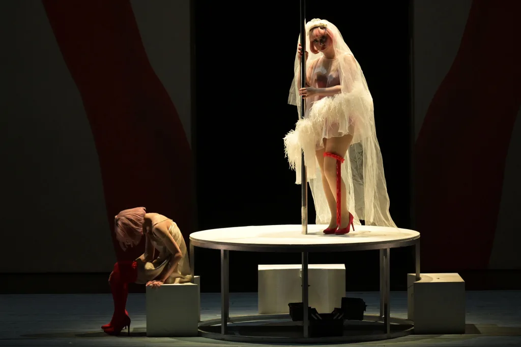 カロリーネ・グルーバー演出　アルバン・ベルク「ルル」　写真提供：公益財団法人東京二期会　撮影：寺司正彦