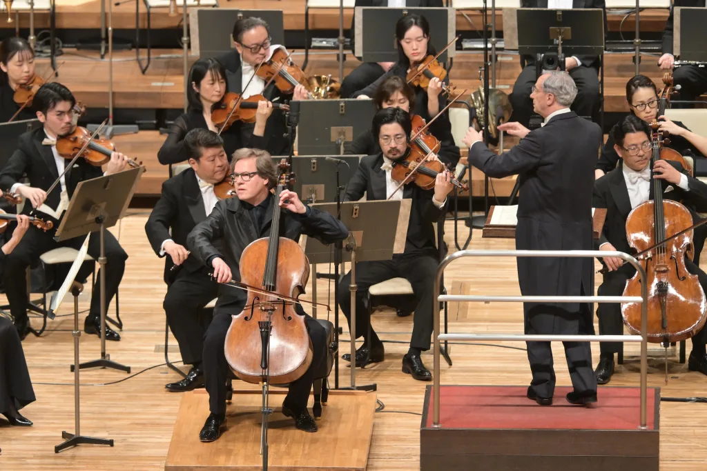 ハイドンのチェロ協奏曲第1番では、ヤン・フォーグラーがソリストを務めた　写真提供：NHK交響楽団