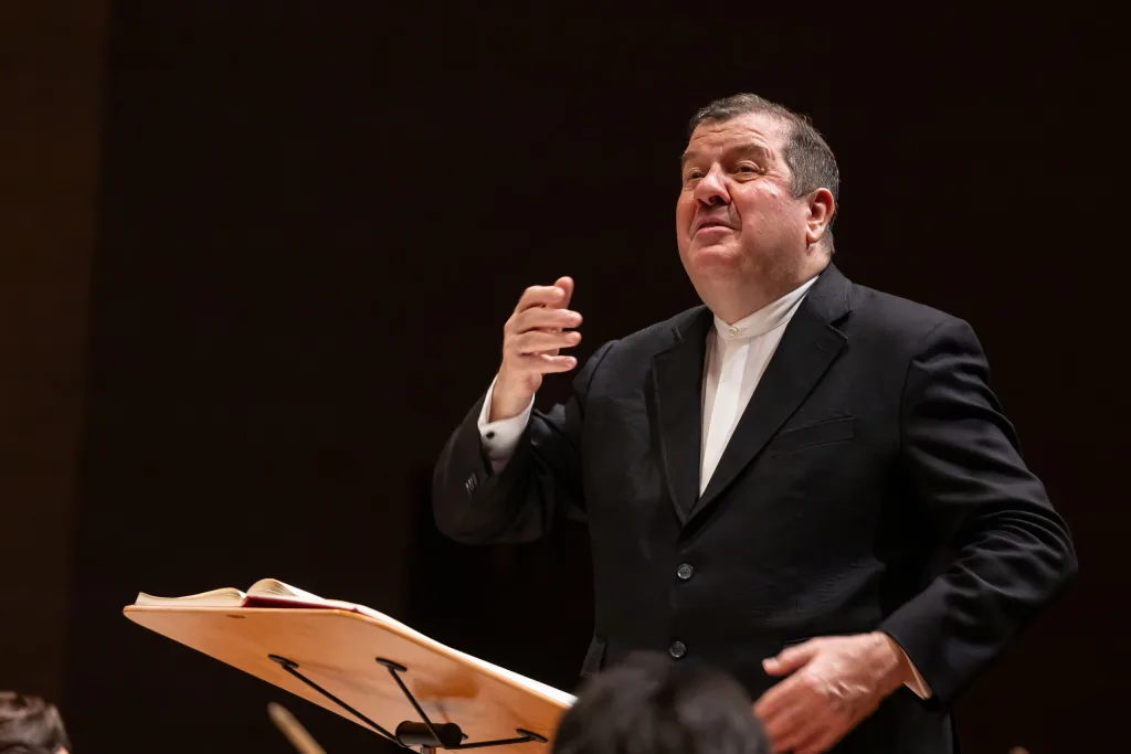 指揮者のアイヴァー・ボルトン　©読売日本交響楽団 撮影＝藤本崇