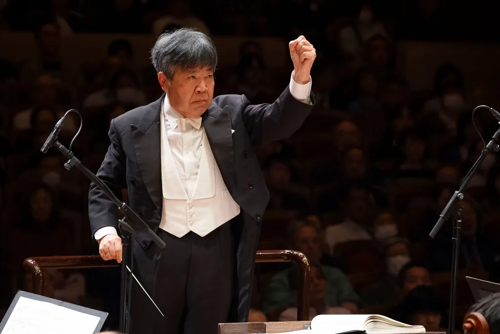 東京シティ・フィルの常任指揮者、高関健が、創立50周年記念特別演奏会でマーラーの第2番「復活」を披露した　(c)K.Miura