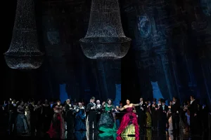 ヴァンサン・ブサール演出、ヴェルディ「椿姫」　撮影：堀田力丸　提供：新国立劇場