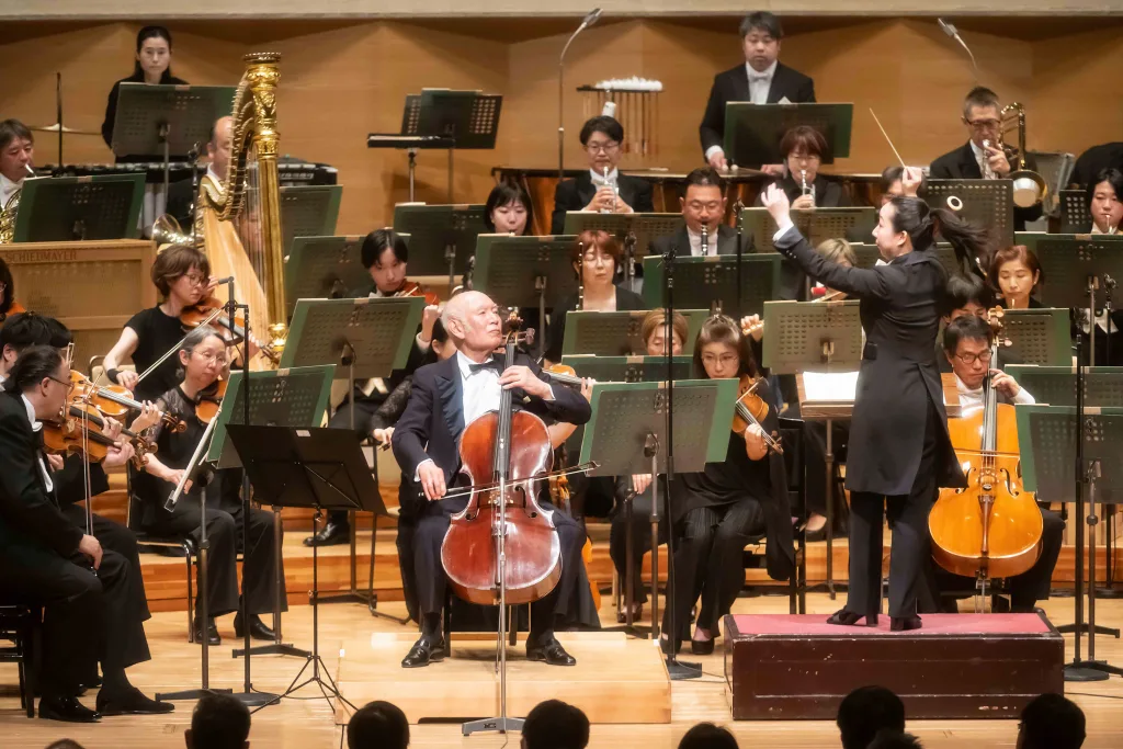 京都市交響楽団創立70周年とサントリーホール開館40周年を記念して、沖澤のどか&京響と堤剛が矢代秋雄のチェロ協奏曲で初共演した　撮影：池上直哉 提供：サントリーホール