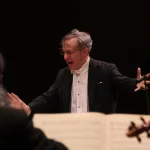 N響の首席指揮者ファビオ・ルイージが指揮台に立ち、両者にとって重要な作曲家であるマーラーの交響曲第5番を披露した　写真提供：NHK交響楽団
