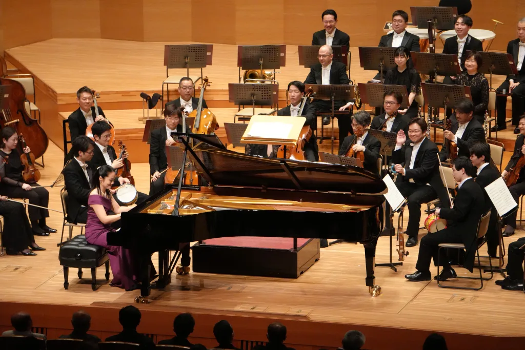 アンコールより。「トルコ行進曲」では、弦楽器の各首席奏者が打楽器を受け持つ演出があった