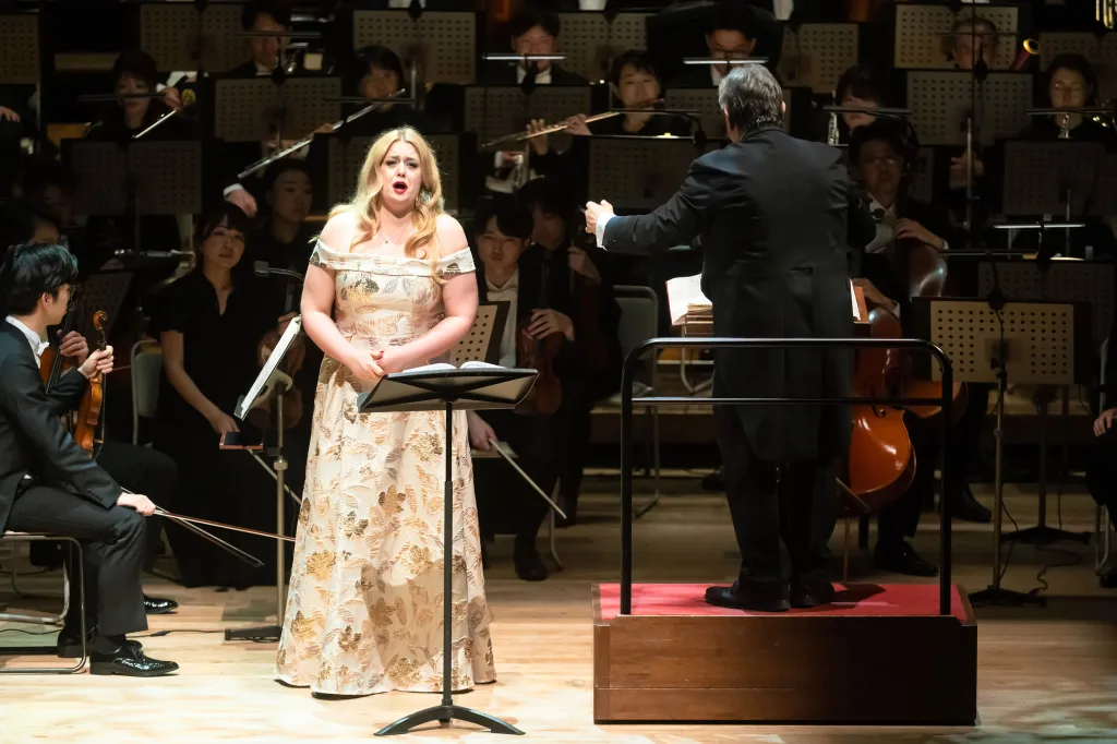 マノン役のイヴォナ・ソボトカ。暗めで厚みのある声質で、悲劇性を見事に表現した（C）池上直哉