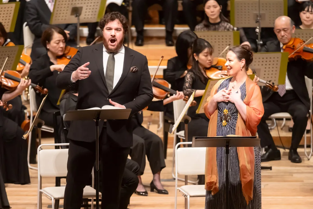 ルーカス役のマウロ・ペーター（左）とハンネ役のクリスティーナ・ランツハーマー(右)（C）池上直哉