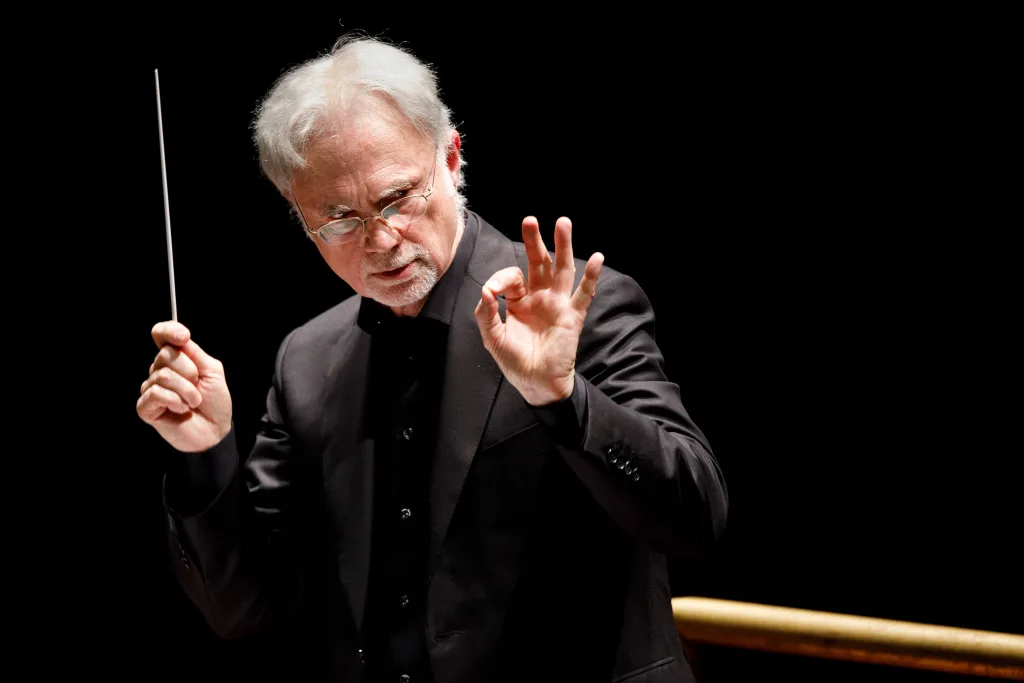 2年ぶりに都響へ客演し、自作をみずから指揮するジョン・アダムズ　写真提供：東京都交響楽団 (C) Riccardo Musacchio