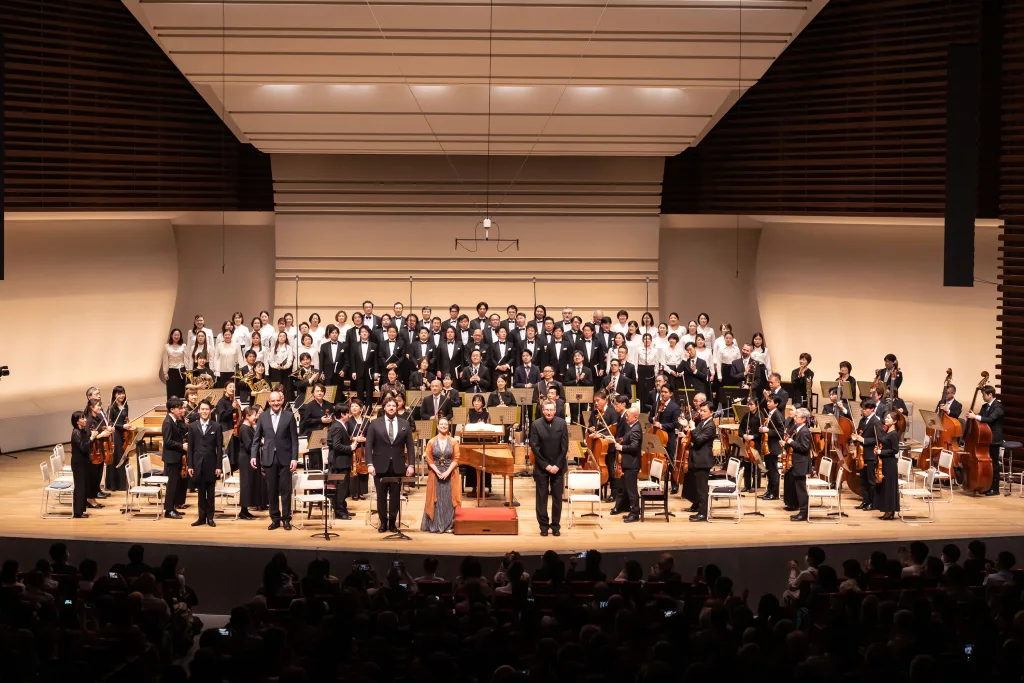 多幸感に包まれる中、大曲の幕が閉じられた（C）池上直哉