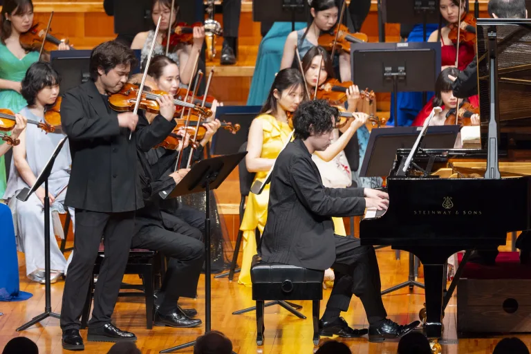 「宇宙戦艦ヤマト」ほかを取り上げた「天空のシンフォニー」より。音楽監督 三浦文彰（ヴァイオリン）と髙木竜馬（ピアノ）
