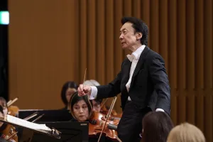 上岡敏之が大阪交響楽団と初共演。3日間におよぶリハーサルを経て、背水の陣で臨んだ