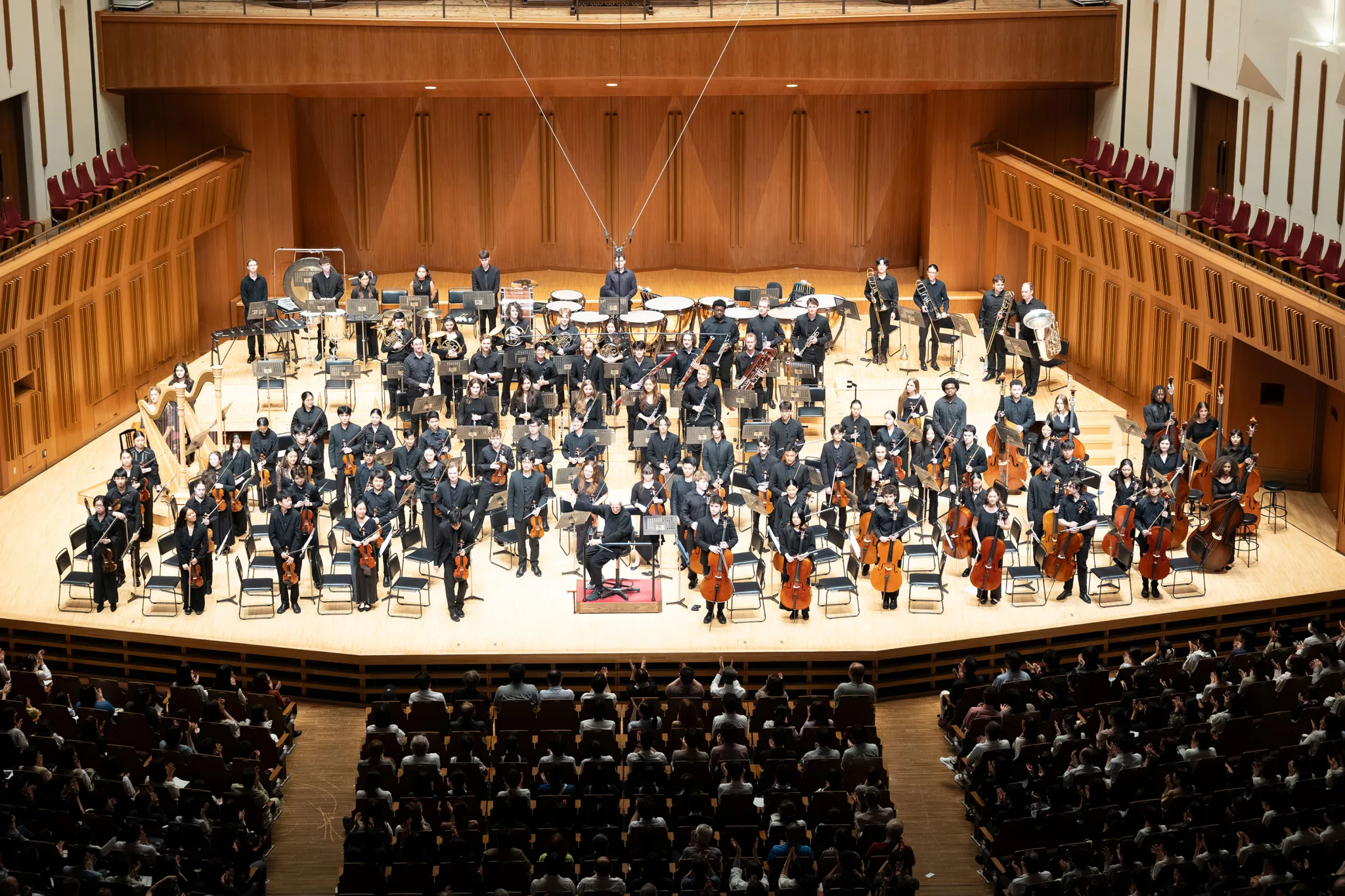 バーンスタイン「キャンディード序曲」は、若者たちのエネルギーに溢れる演奏だった